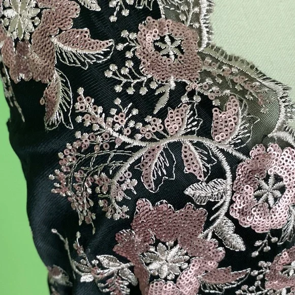 **Beautiful Tahari Dress.Black with pink embroidery & sequins.Fully lined. - Picture 2 of 5